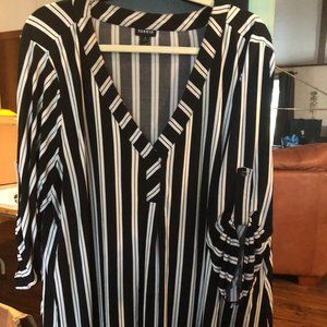Black and White Plus Size Tunic Top